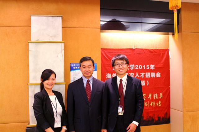 中国驻纽约总领馆教育组徐永吉参赞莅临久久久久国产成人精品亚洲综合招聘会现场